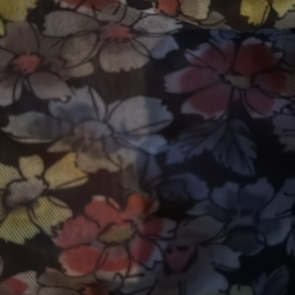 Daisy & clover floral lightweight blouse - Picture 7 of 10